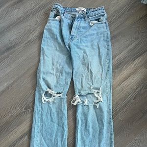 Abercrombie Curve Love size 26 regular 90’s Relaxed Jean High Rise Distressed